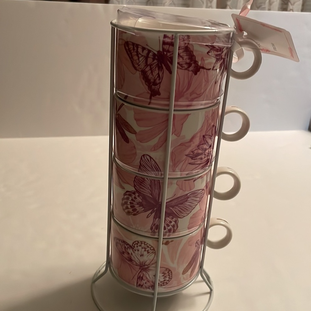 Sweet Living 4 stackable mugs in a rack. Flowers and butterflies design